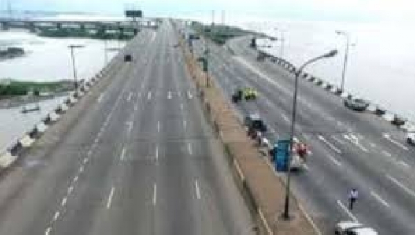 FG warns public against Lagos airport road flyover